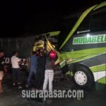 Laka di Jalan Daendeles Bus Dengan Truck Satu Korban Tergencet Bodi Kendaraan dan Meninggal