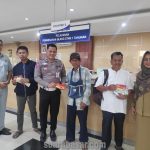 Jasa Raharja Samsat Kulon Progo Beri Apresiasi Wajib Pajak Dengan Souvernir Roti Bolenku dan Lesehan Gule Sawah