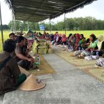 Babinsa Salamrejo Hadiri Acara Wiwit Massal Panen Padi di Bulak Sawah Kelompok Tani Mulyo Rejo