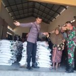 Pastikan Distribusi Lancar, Babinsa Bumirejo, Gulurejo, Karangsewu Dampingi Penyaluran Bantuan Beras di Kalurahan