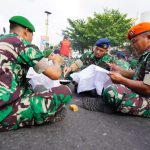 1001 Prajurit TNI Pria Membatik di Sepanjang Jalan Jendral Sudirman Yogyakarta 