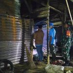 Babinsa Kalirejo Bantu Pengecekan Kebakaran Rumah Warga