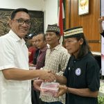 Pemkot Yogya Bagikan Daging Kurban Ke Penggerobak Sampah 20250608153300