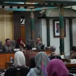 Ketua-DPRD-DIY-Tekankan-Penanganan-Kemiskinan-dalam-Forum-Konsultasi-Publik-RKPD-DIY-2027-scaled