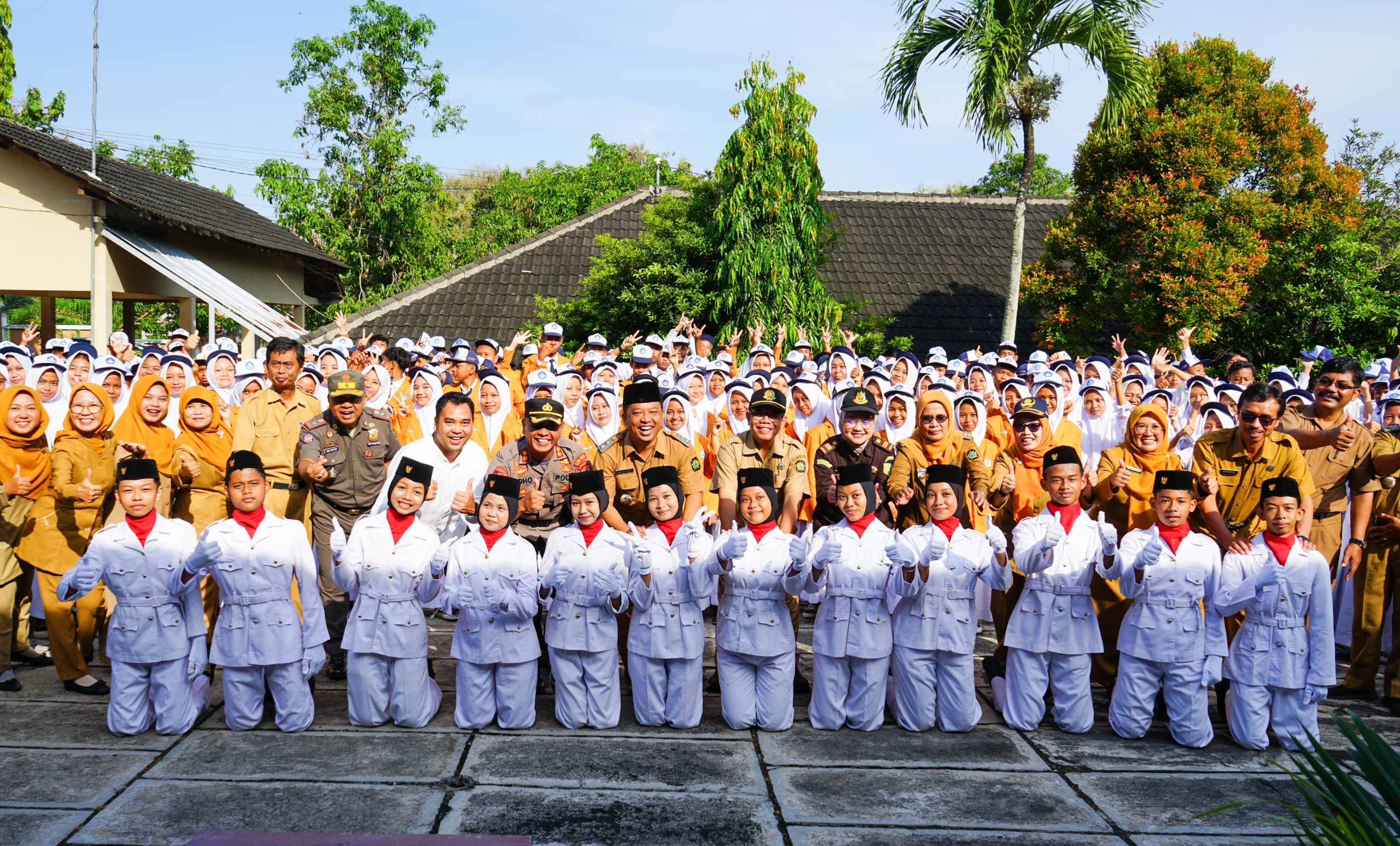Wakil Bupati Kulon Progo Hingga Densus 88 Ajak Siswa SMP N 4 Sentolo Kokohkan Kesetiaan Pada Pancasila, UUD 1945 & NKRI
