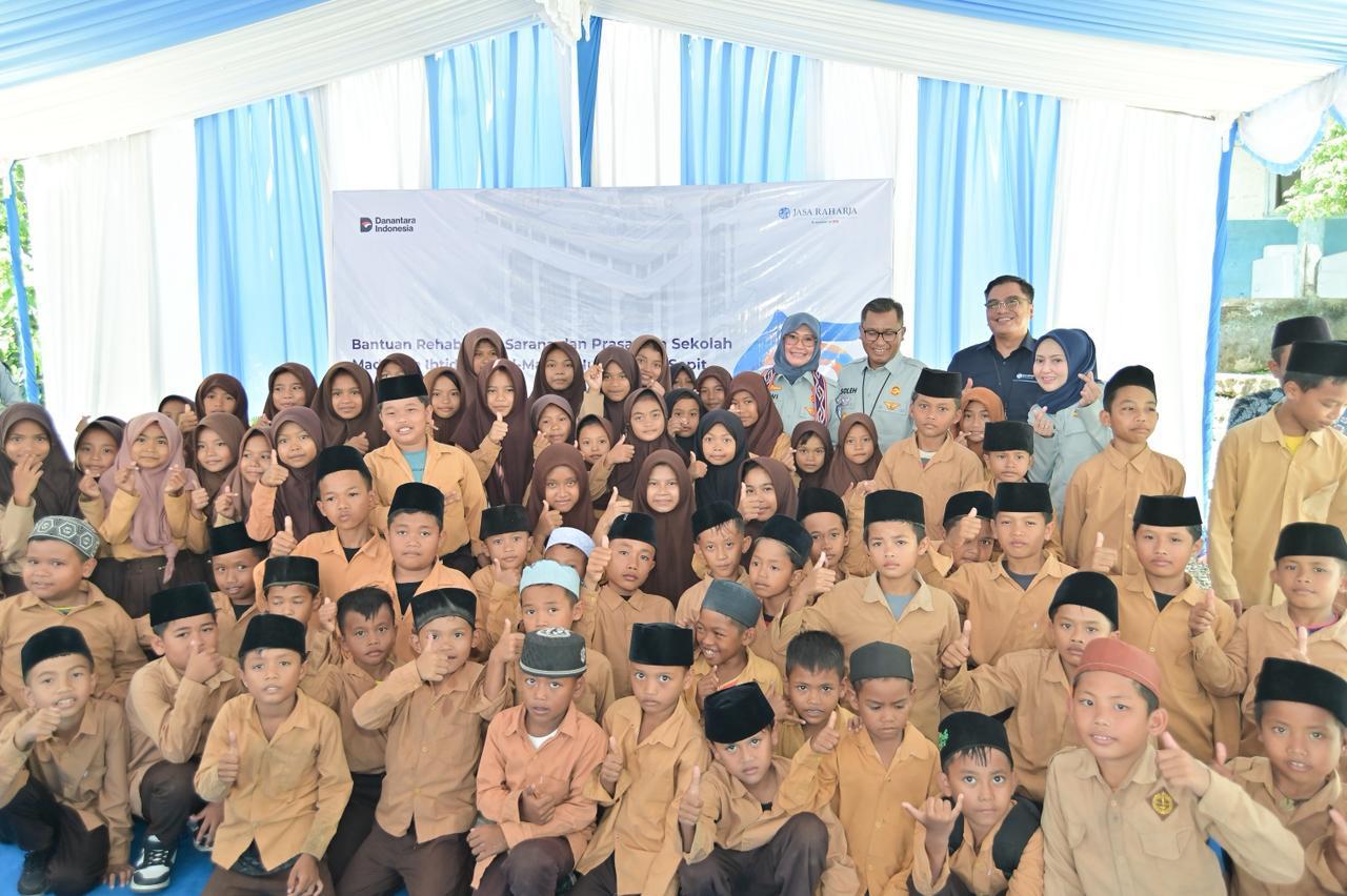 Jasa Raharja Hadirkan Bantuan Rehabilitasi Fasilitas Pendidikan di NTB, Perkuat Komitmen TJSL Berkelanjutan