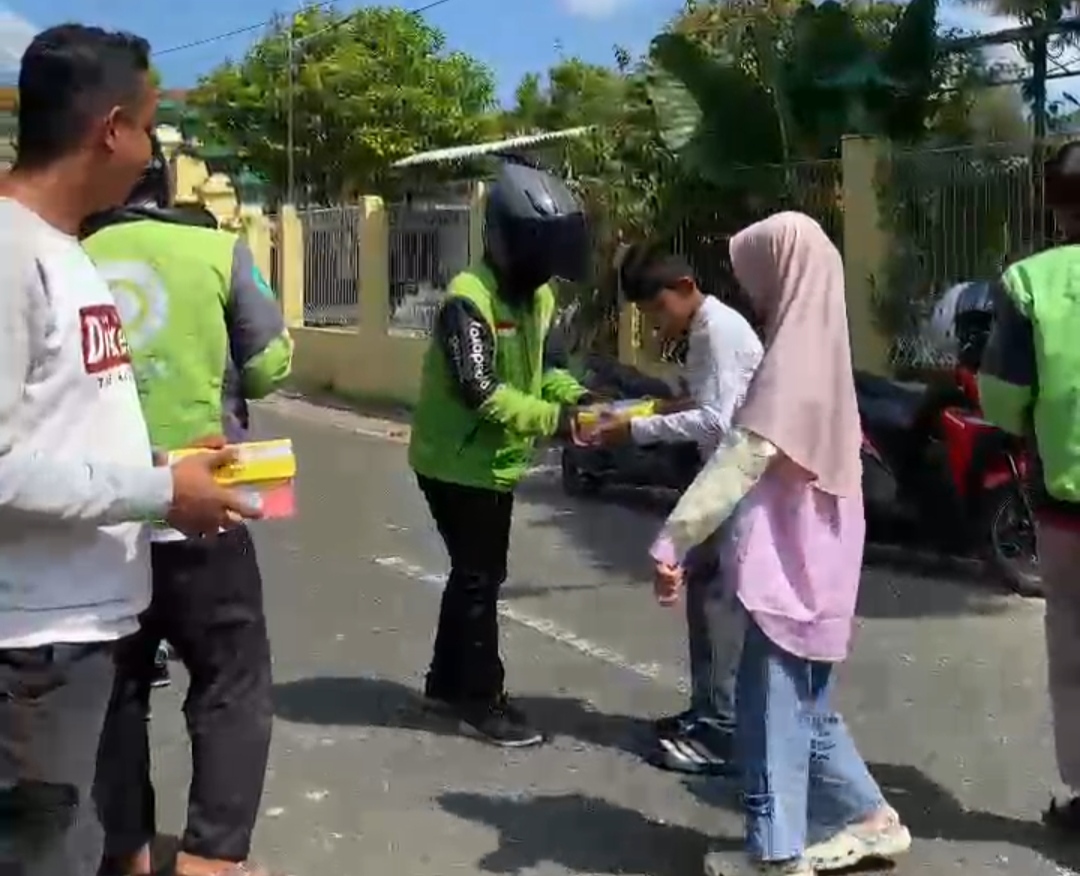 SD Negeri 4 Wates Olah Daging Kurban Jadi Makanan Matang untuk Tukang Becak dan Ojek