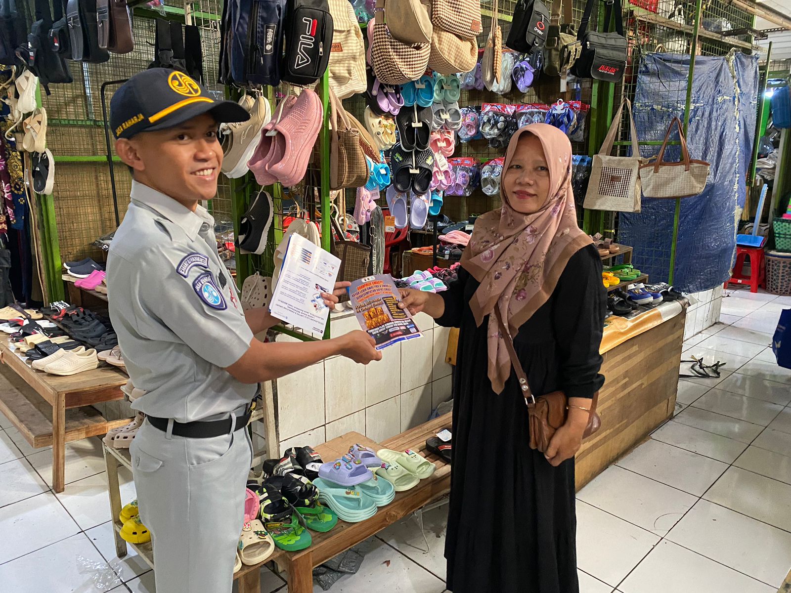Program Reward Emas Disosialisasikan di Pasar Kranggan, Dorong Kepatuhan Wajib Pajak Kendaraan