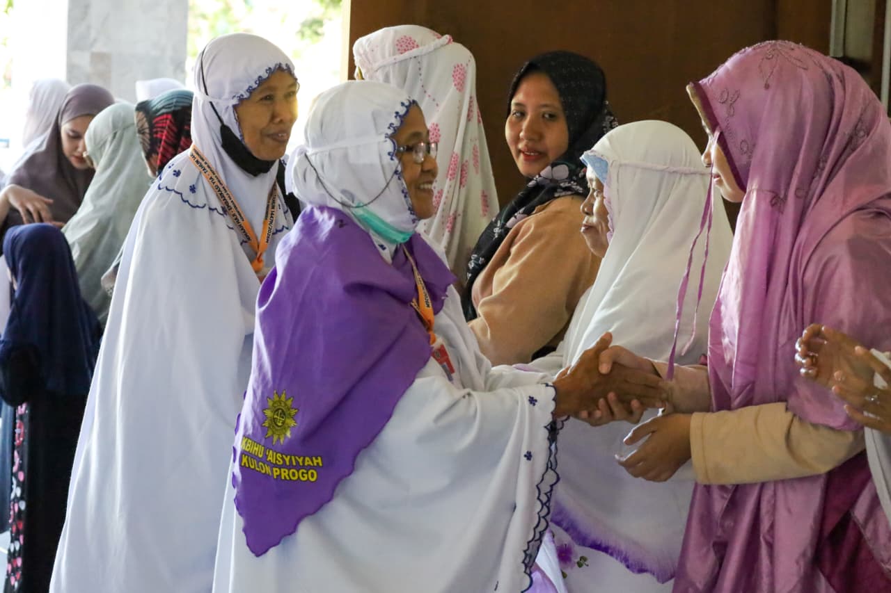 Sukses Layani Debarkasi Perdana, Jemaah Haji Kulon Progo Tiba di Tanah Air, YIA Tuai Apresiasi