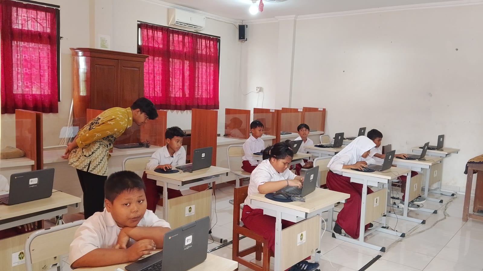JCW Ingatkan Sekolah Tak Jual Seragam Saat SPMB, Minta Aturan Dipatuhi